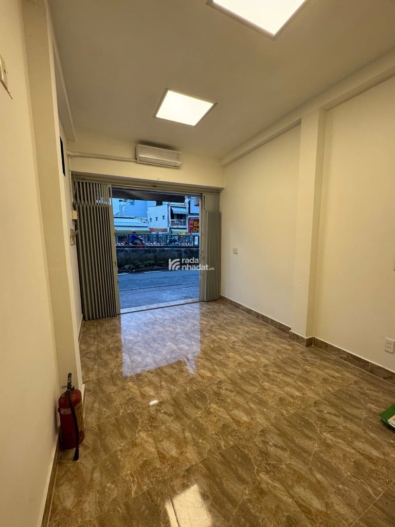 NHÀ MTKD 2 TẦNG CÁCH QUẬN 1 CHỈ 2KM, 30M2, NGANG 3,6M, SHR, NHỈNH 5T