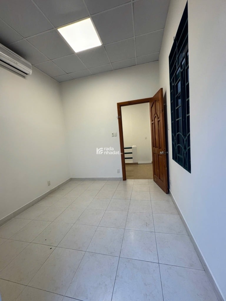 NHÀ MTKD 2 TẦNG CÁCH QUẬN 1 CHỈ 2KM, 30M2, NGANG 3,6M, SHR, NHỈNH 5T