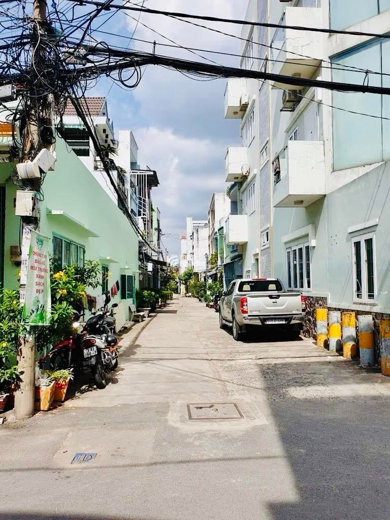 GIÁP AEON TÂN PHÚ HẺM TẢI QUAY ĐẦU  DÒNG T.IỀN GẦN CHỤC 2 TẦNG  80M NỞ HẬU CHỈ 5.X 