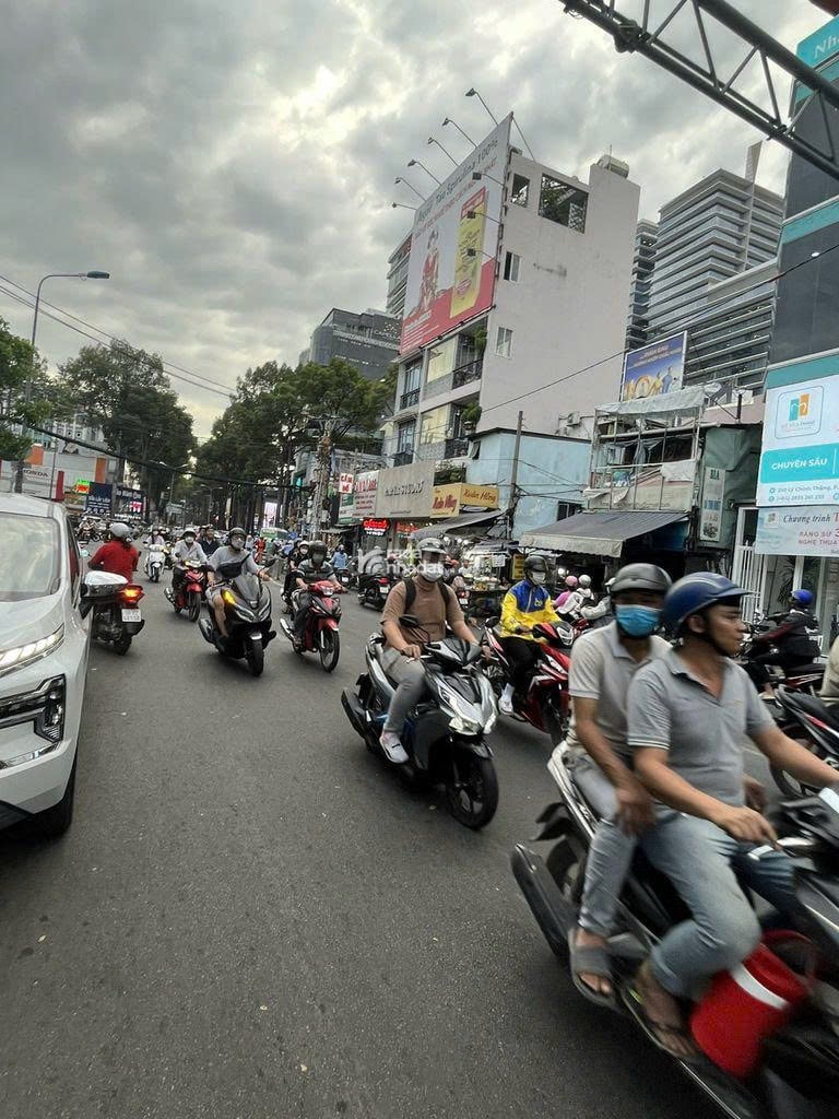 HOT: 246 Lý Chính Thắng, Q.3, DT 3.05x9, nở hậu 4m