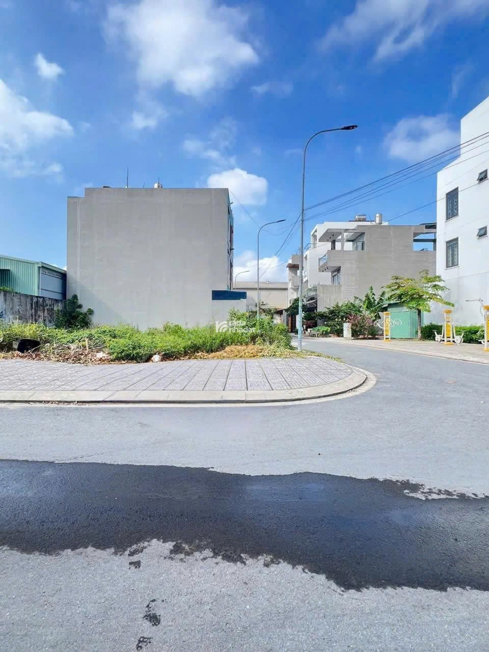 BÁN LÔ GÓC 120M2 (6X20) MẶT TIỀN ĐƯỜN NGAY TRUNG TÂM THÀNH PHỐ THỦ ĐỨC - CHỈ 45TR/M2 - SHR