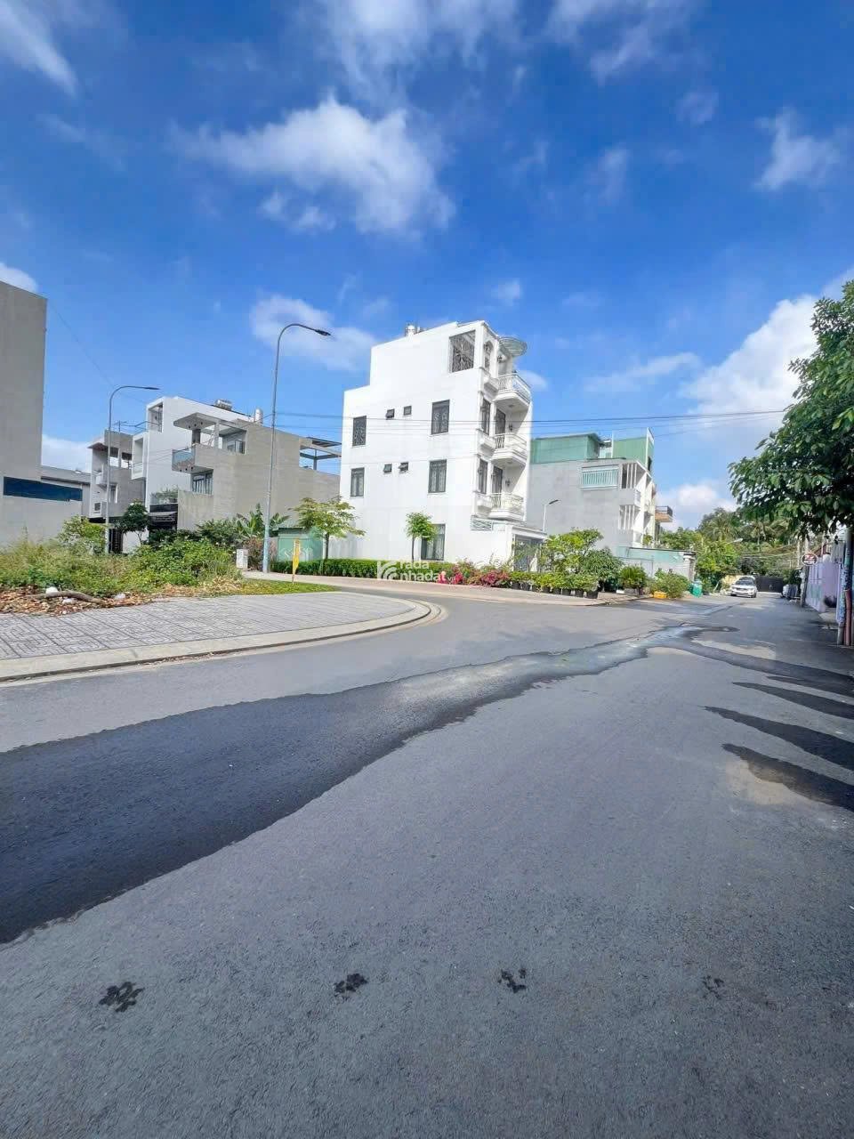 BÁN LÔ GÓC 120M2 (6X20) MẶT TIỀN ĐƯỜN NGAY TRUNG TÂM THÀNH PHỐ THỦ ĐỨC - CHỈ 45TR/M2 - SHR