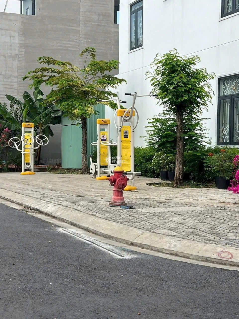 BÁN LÔ GÓC 120M2 (6X20) MẶT TIỀN ĐƯỜN NGAY TRUNG TÂM THÀNH PHỐ THỦ ĐỨC - CHỈ 45TR/M2 - SHR