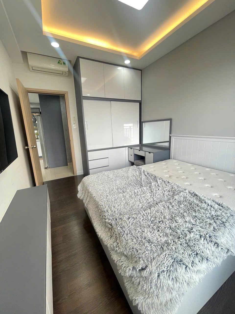 Bán căn 3PN 9.2 tỷ tại The Sun Avenue, 96m2, full nội thất, Đông Nam mát, vào ở ngay