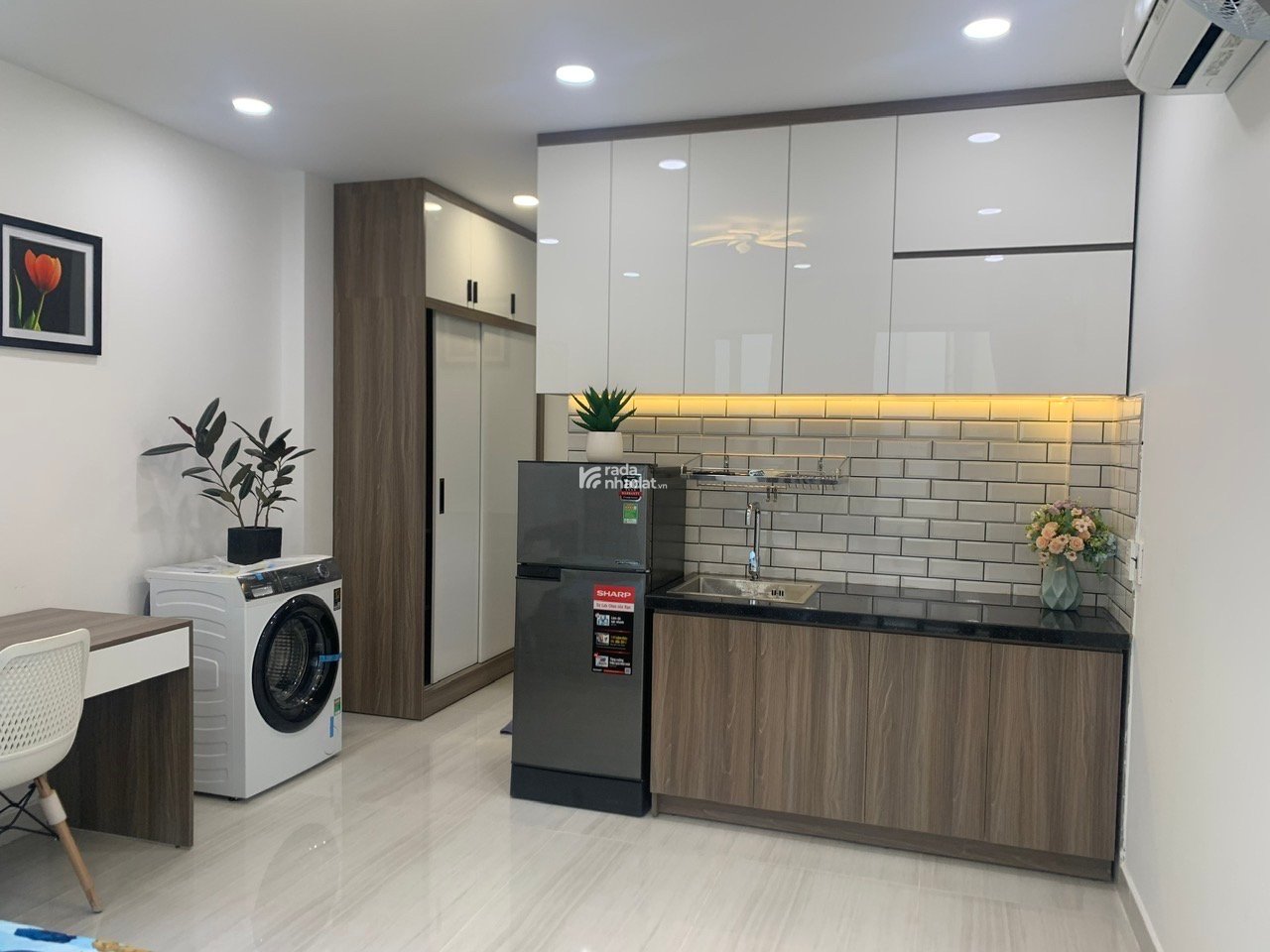 CĂN HỘ FULL NỘI THẤT BAN CÔNG LỚN GẦN CHỢ BẾN THÀNH
