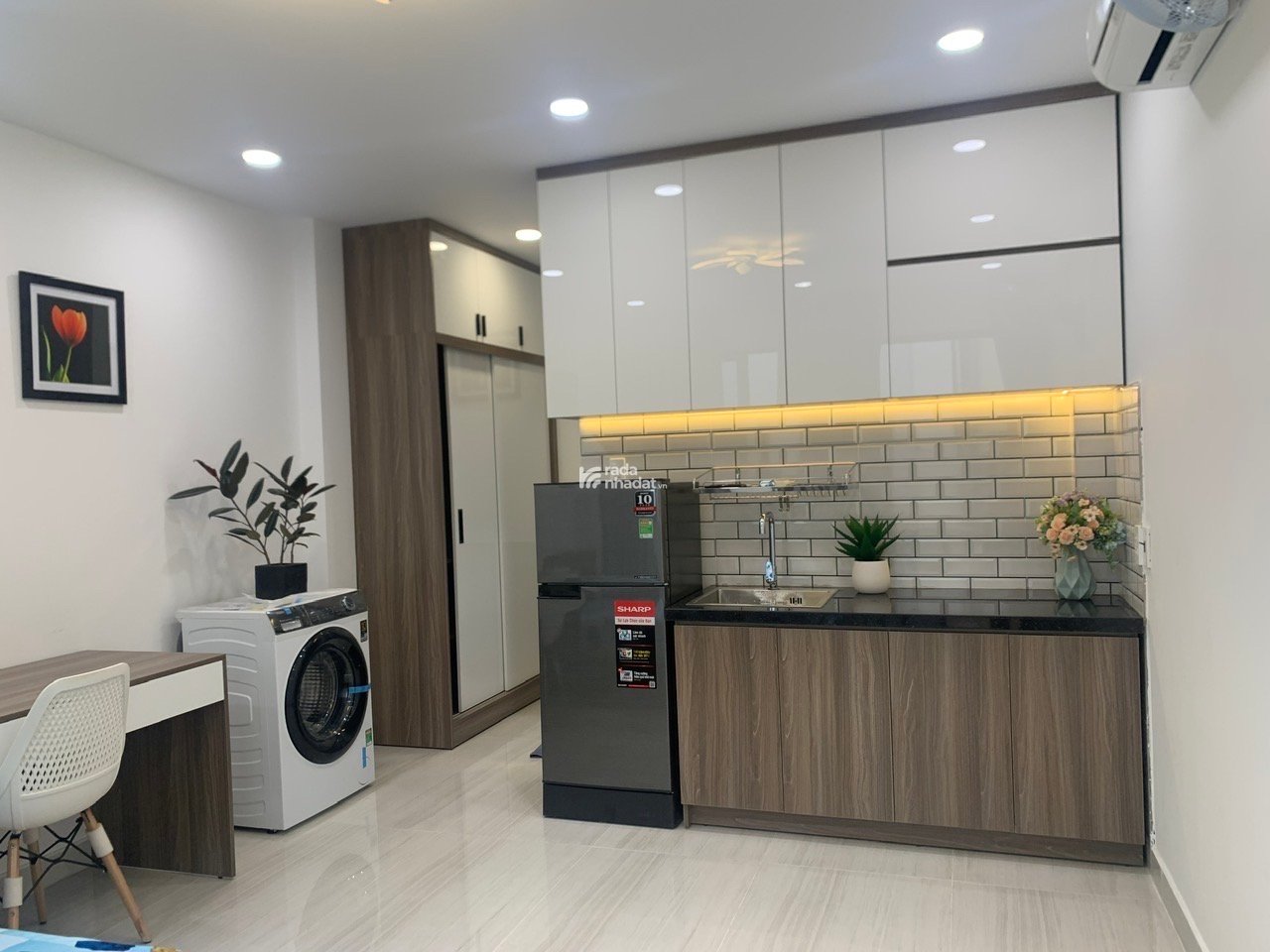 CĂN HỘ FULL NỘI THẤT BAN CÔNG LỚN GẦN CHỢ BẾN THÀNH