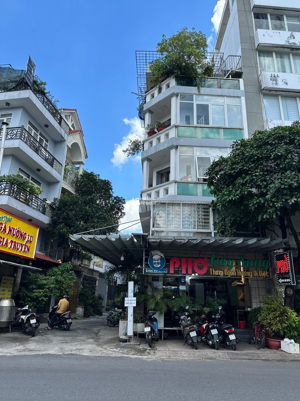 Tân phú .16 tỷ .sở hữu nhà 4 tầng góc 2 mặt tiền Đ . Độc Lập , Q.tân phú . 5.4 x10m 