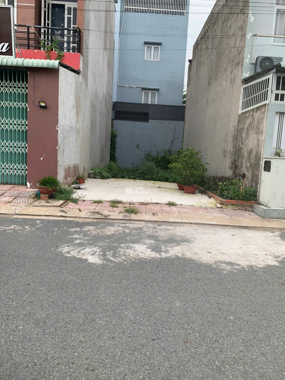 Chủ ngộp cần ra nhanh lô đất ngay Bình Tân, sổ hồng riêng, dân cư đông