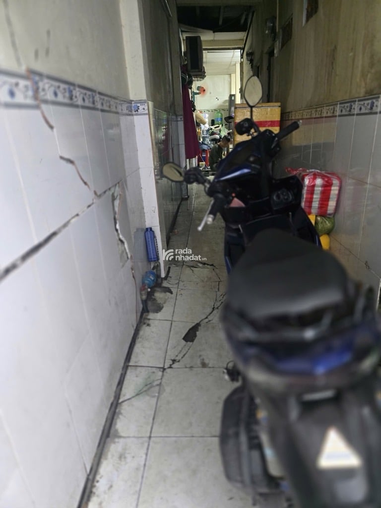 NHÀ NGUYỄN THỊ THẬP, P. TÂN THUẬN, QUẬN 7, NGANG 5,55M, 70,1M2, SÁT MẶT TIỀN, NHỈNH 6T