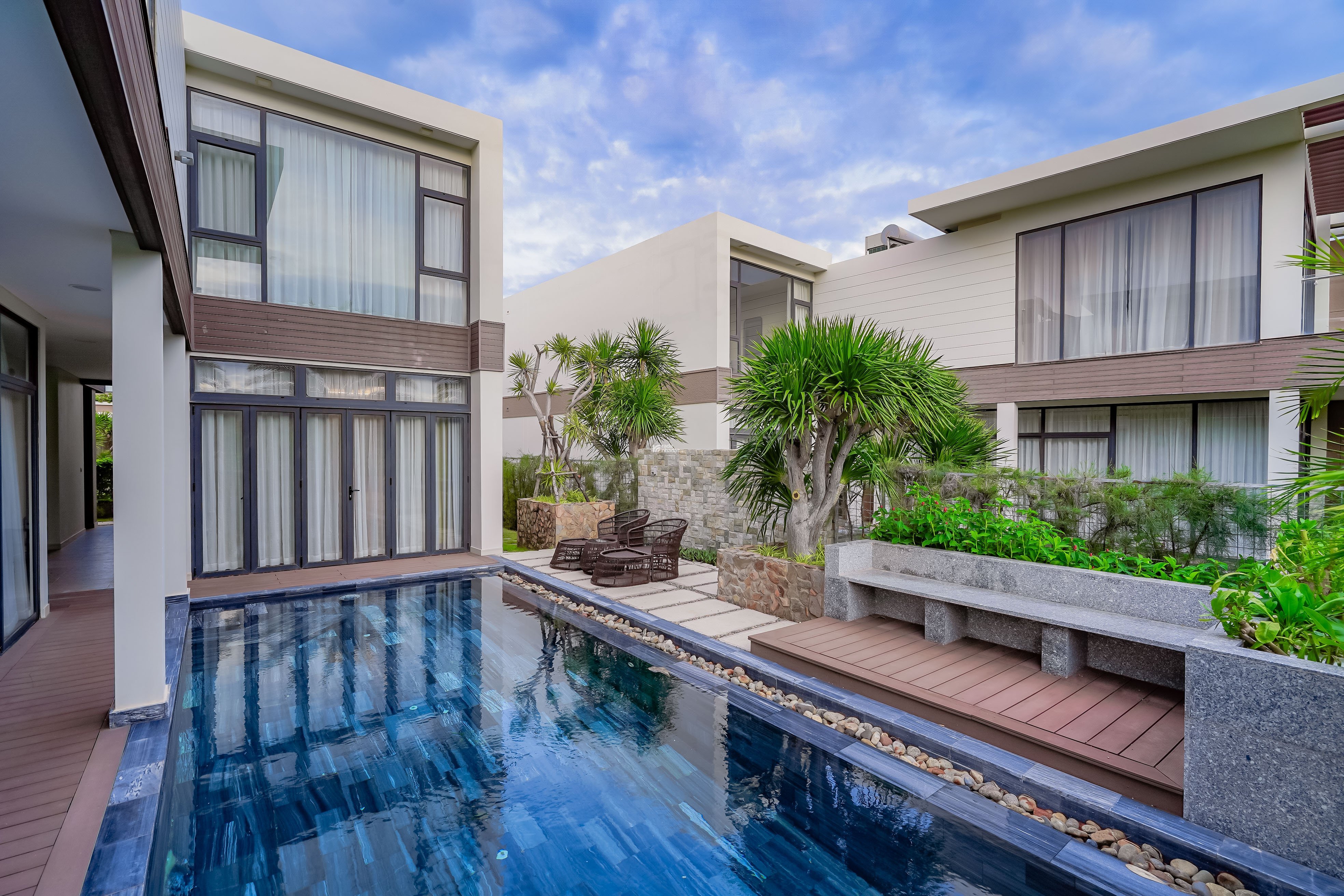 BÁN BIỆT THỰ WYNHDAM CAM RANH 4PN, VIEW GOLF - BIỂN GIÁ 27.5 TỶ