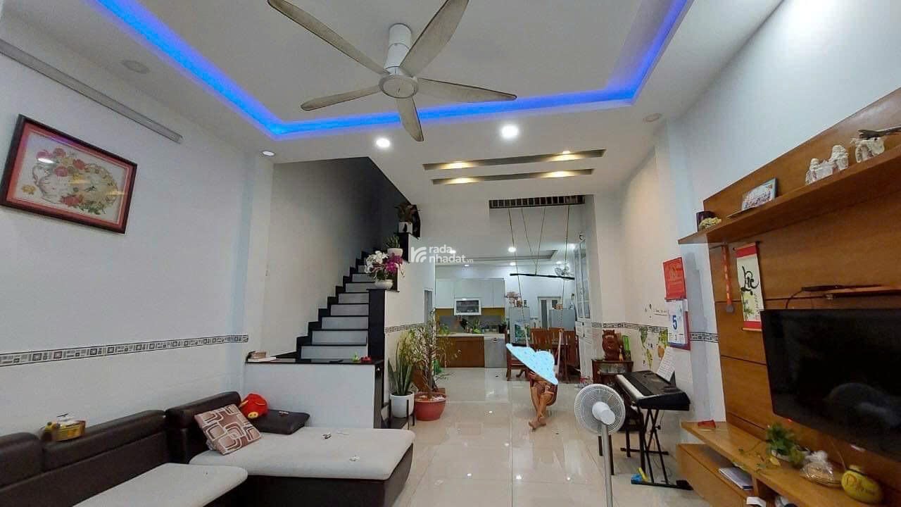 NHÀ 3 LẦU HẺM XE HOI NGAY CHỢ HIỆP BÌNH,4PN,3WC GIÁ 15TR DỦ NỘI THẤT