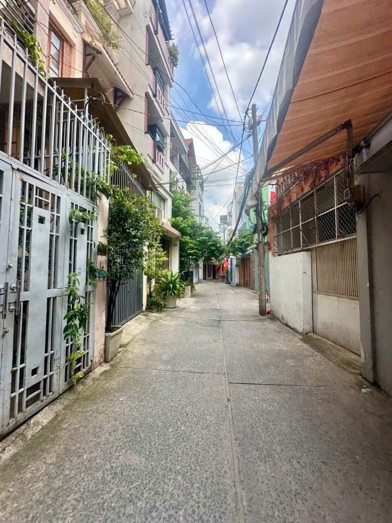 Về quê sinh sống bán gấp nhà Nguyễn Thị Thập, Bình Thuận, Q7, 60m2, SHR giá chỉ 3 tỷ 120 TL