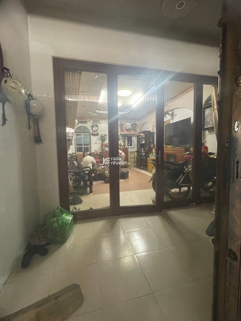 HÙNG VƯƠNG -P.1-Q.10- KHU CHỢ BUÔN BÁN LÊ HỒNG PHONG - 3 TẦNG - DT: 4.3*13m - CHỈ 11 TỶ 9