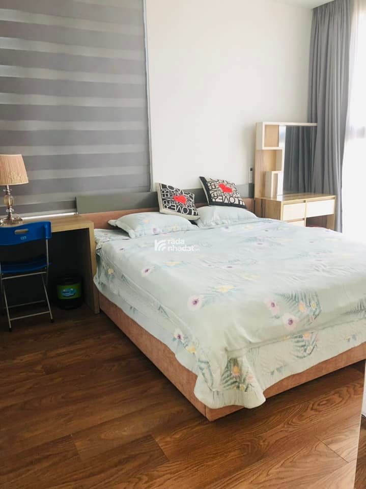 Bán gấp căn hộ chung cư Platinum Residences số 6 Nguyễn Công Hoan 120m2 3PN, đủ đồ. LH 0983 951 ***