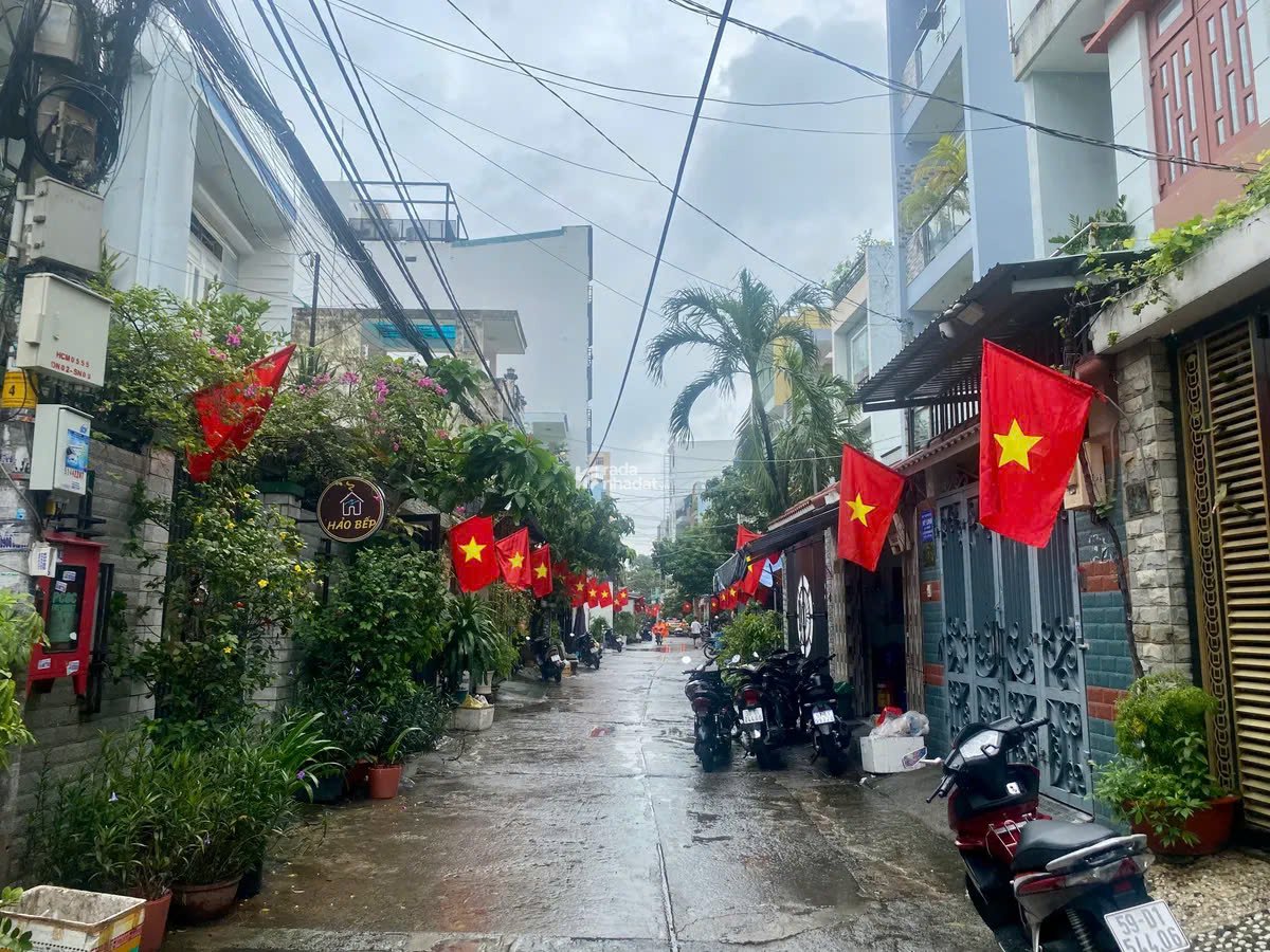 Nhà 3 tầng hẻm 6m Nguyễn Súy, 80m2, xe hơi vào nhà, chỉ 8.6 tỷ, mới đẹp