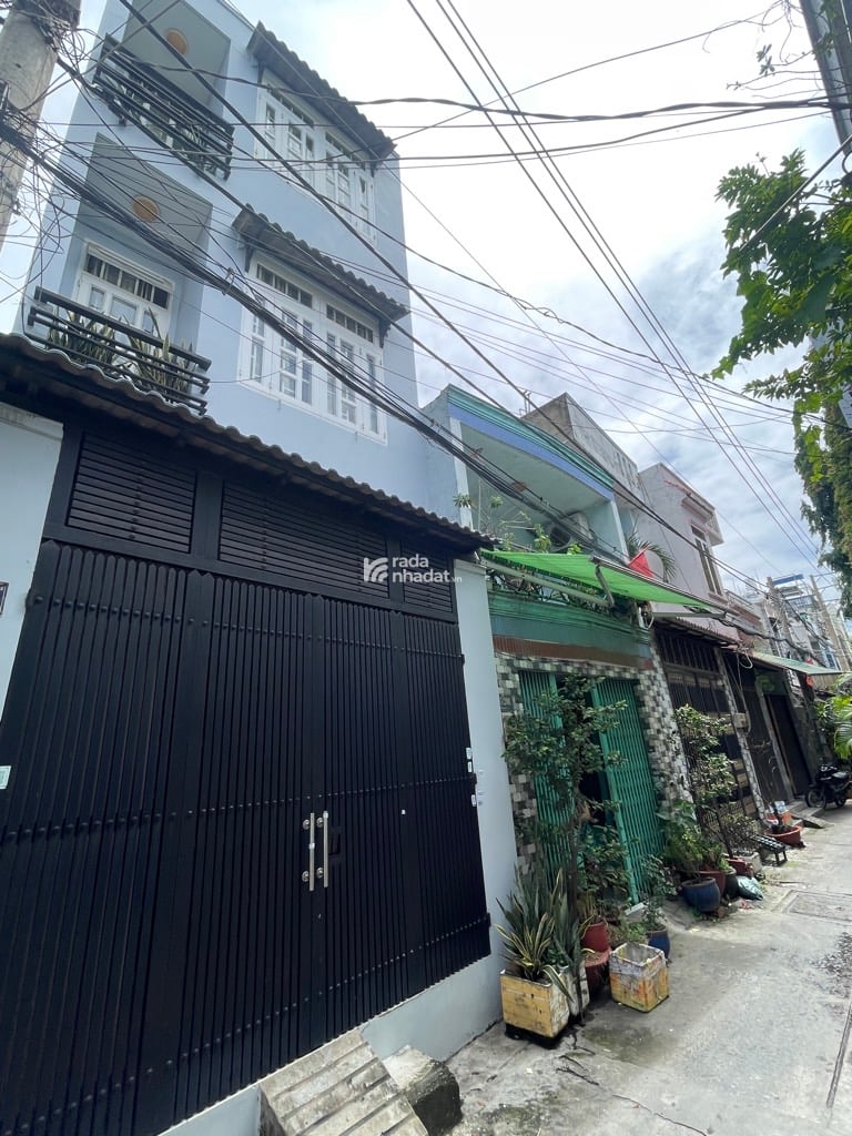 NGAY LÊ VĂN QUỚI - HXH THÔNG RA MIẾU GÒ XOÀI
