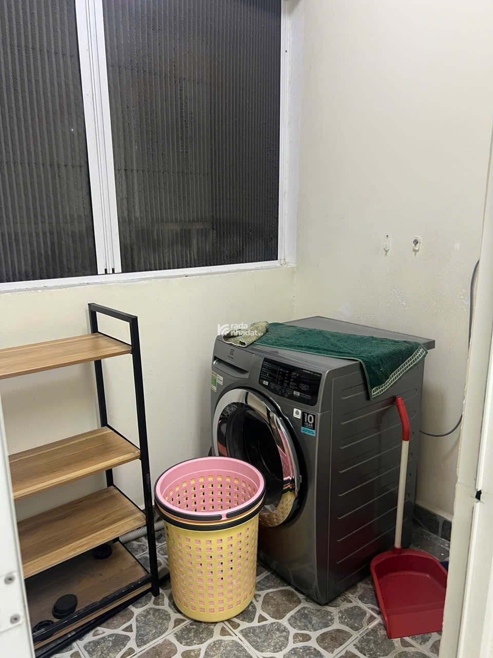 căn hộ 100m2 3pn2wc , có ban công riêng siêu đẹp , dàn phơi riêng , có hồ bơi , khu tiện ích