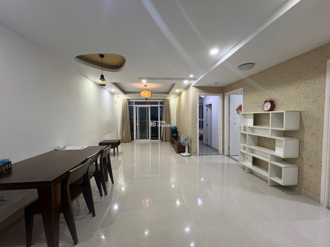 căn hộ 100m2 3pn2wc , có ban công riêng siêu đẹp , dàn phơi riêng , có hồ bơi , khu tiện ích