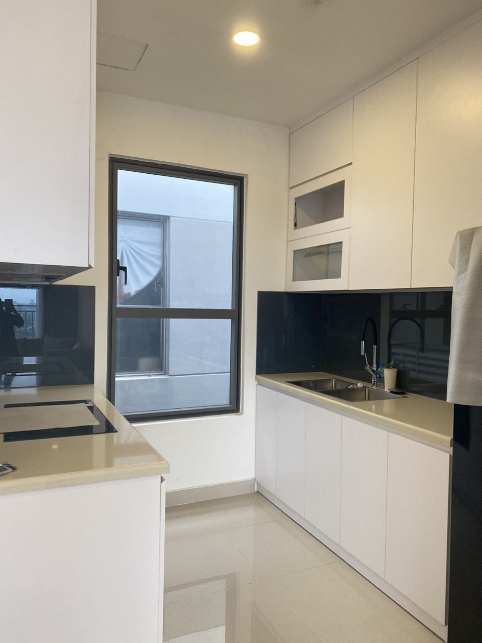 Bán căn 3PN 9 tỷ tại The Sun Avenue, 96m2, NTCB, đã có sổ hồng, vào ở ngay