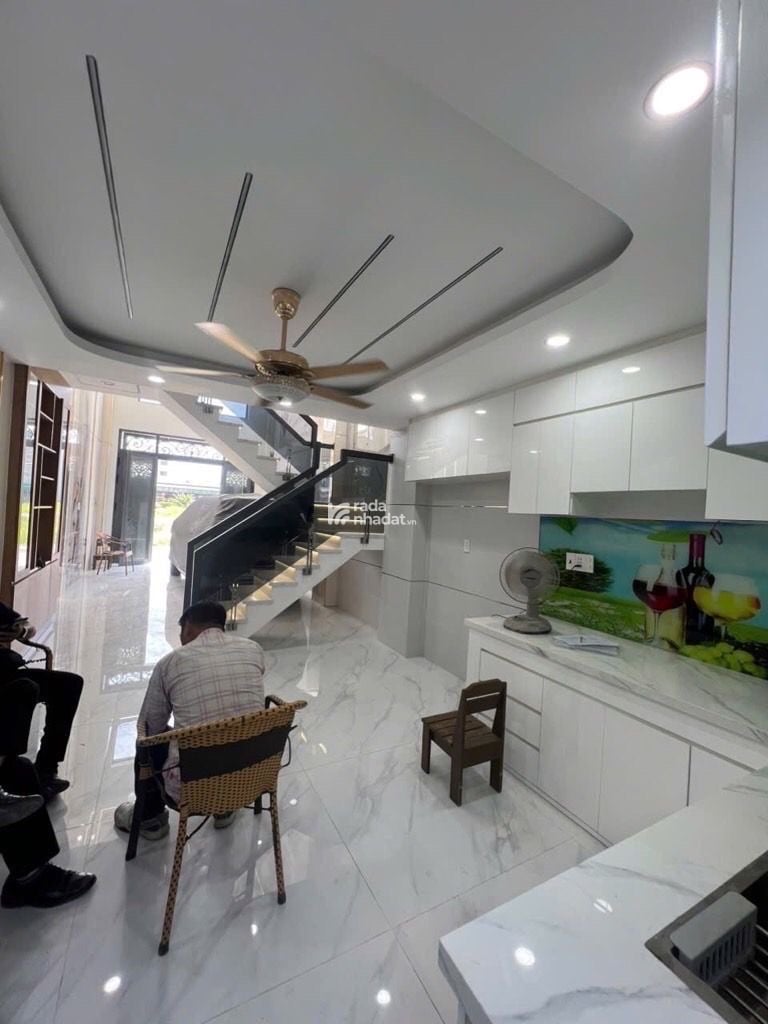 Bán nhà  đường quốc  lộ 1 bình hưng hoà b