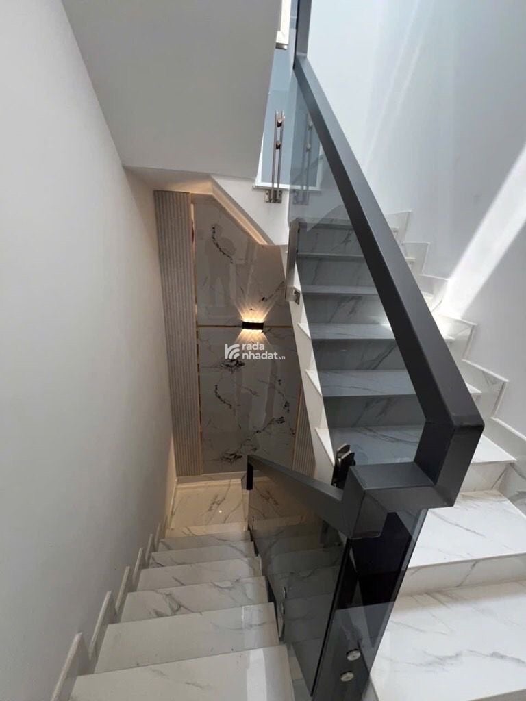 Bán nhà  đường quốc  lộ 1 bình hưng hoà b