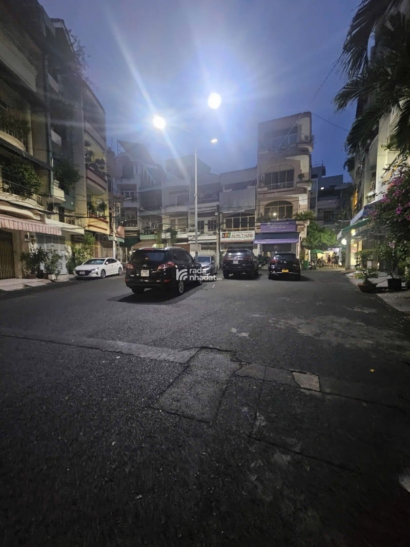 Bán nhà hẻm 8m Thành Thái-ngang 4.2m-6PN-sổ vuông-nhà mới-khu phân lô-giá tốt