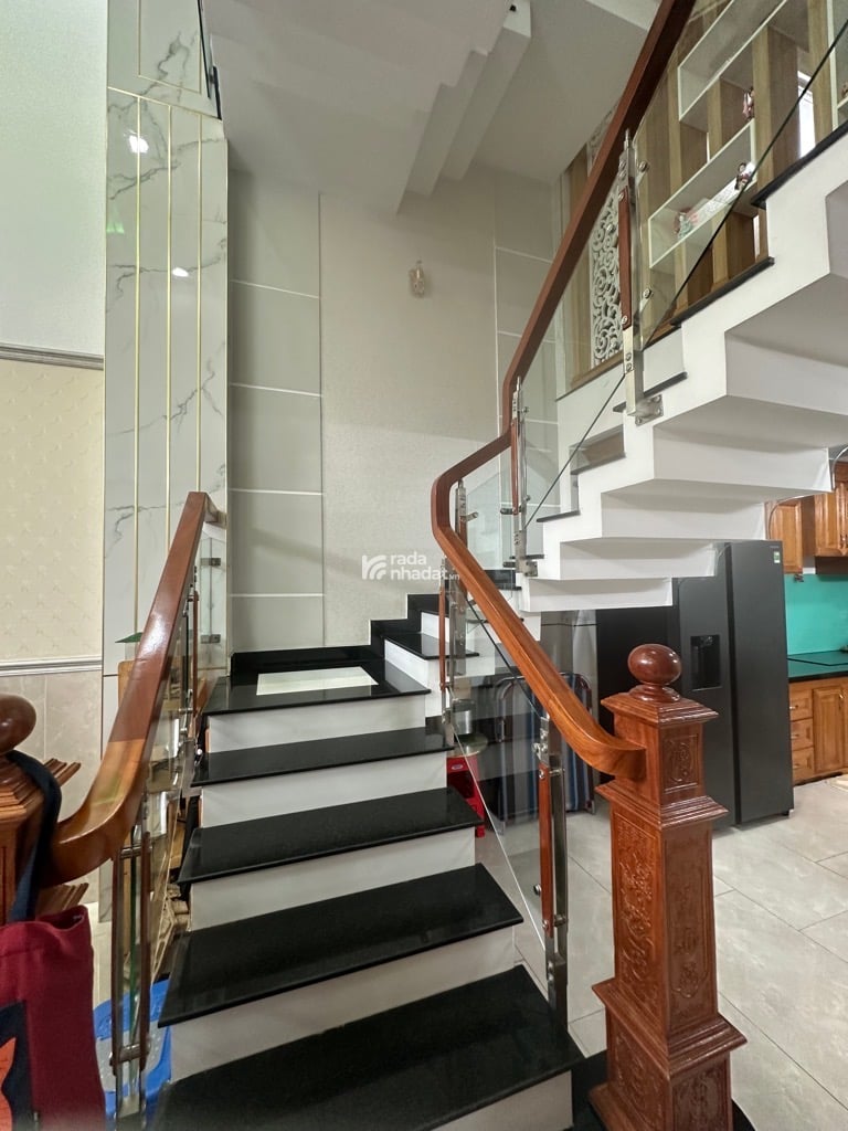 NHÀ TO KHU VIP CAO TẦNG - ÔTÔ NGỦ TRONG NHÀ - DT 76M2,PHAN HUY ÍCH P12 GÒ VẤP, NHỈNH 8 TỶ