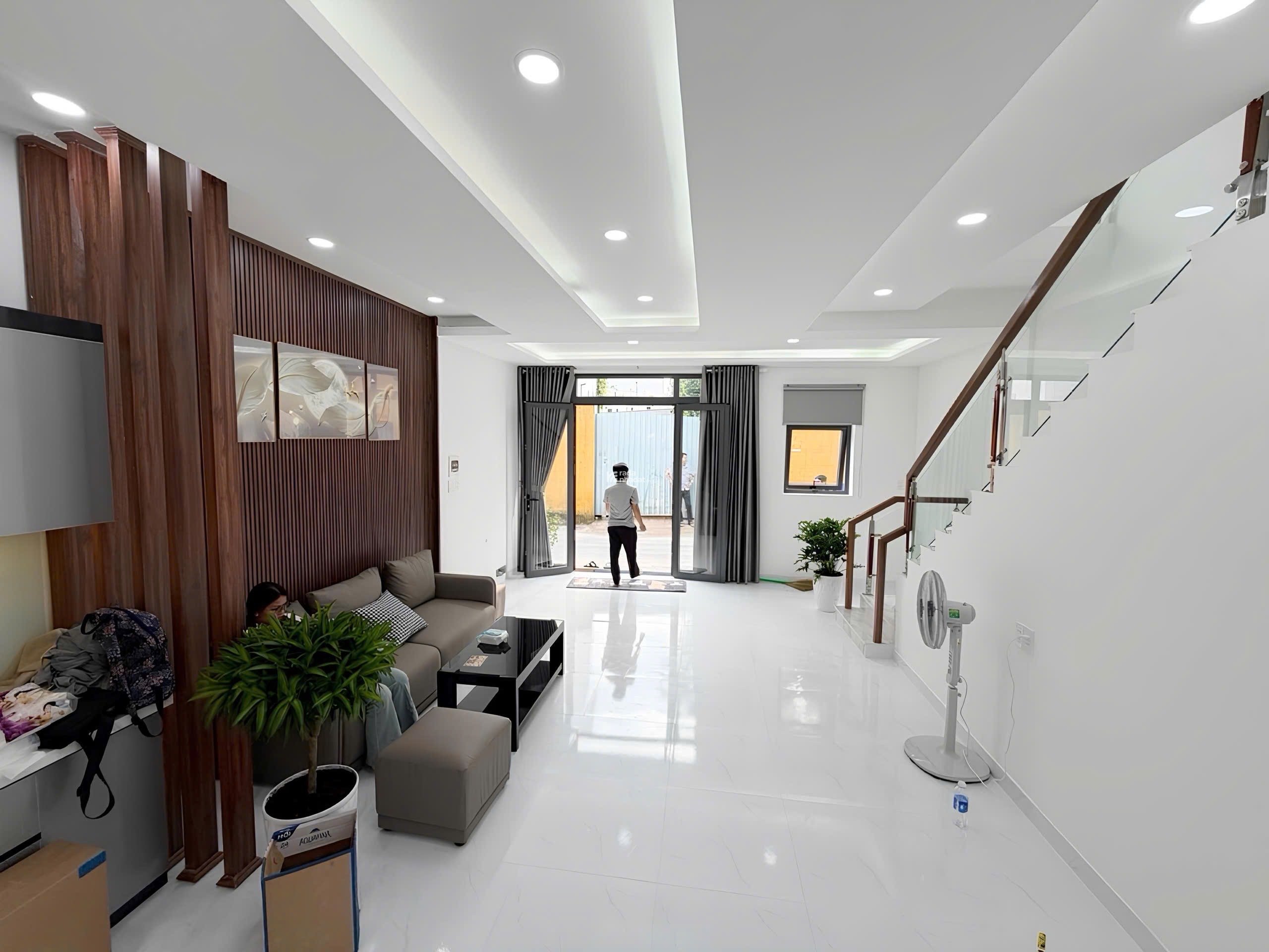 Đường Xe Hơi 8m Thông - Đúc 2 Tầng - Cạnh Lê Trọng Tấn, Chỉ 5,x ty