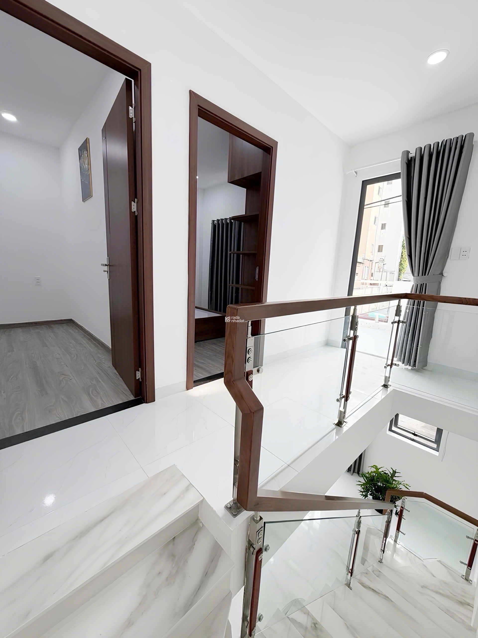 Đường Xe Hơi 8m Thông - Đúc 2 Tầng - Cạnh Lê Trọng Tấn, Chỉ 5,x ty