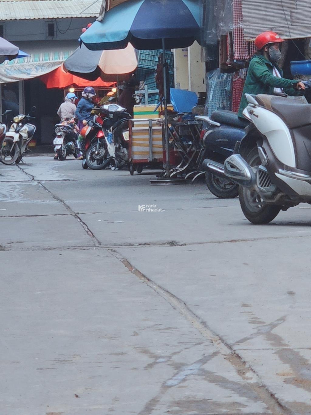 Nhà ngay chợ bình thành. 2 lầu .hẻm xe tải .dT 100m2 . Gần khu tái dân cư Vĩnh Lộc . Gia nhỉnh 6tỷ 