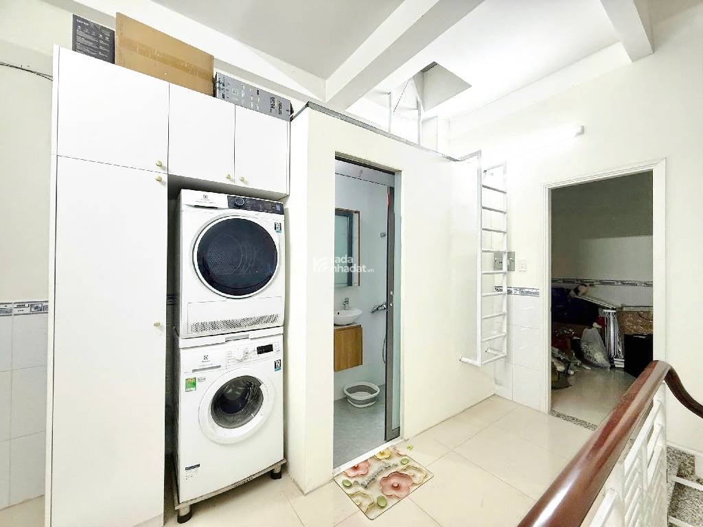 VỊ TRÍ CỰC ĐẸP - VÀI CĂN RA MẶT TIỀN ĐỘC LẬP TÂN PHÚ - 4 TẦNG - NHÀ MỚI Ở NGAY - HOÀN CÔNG