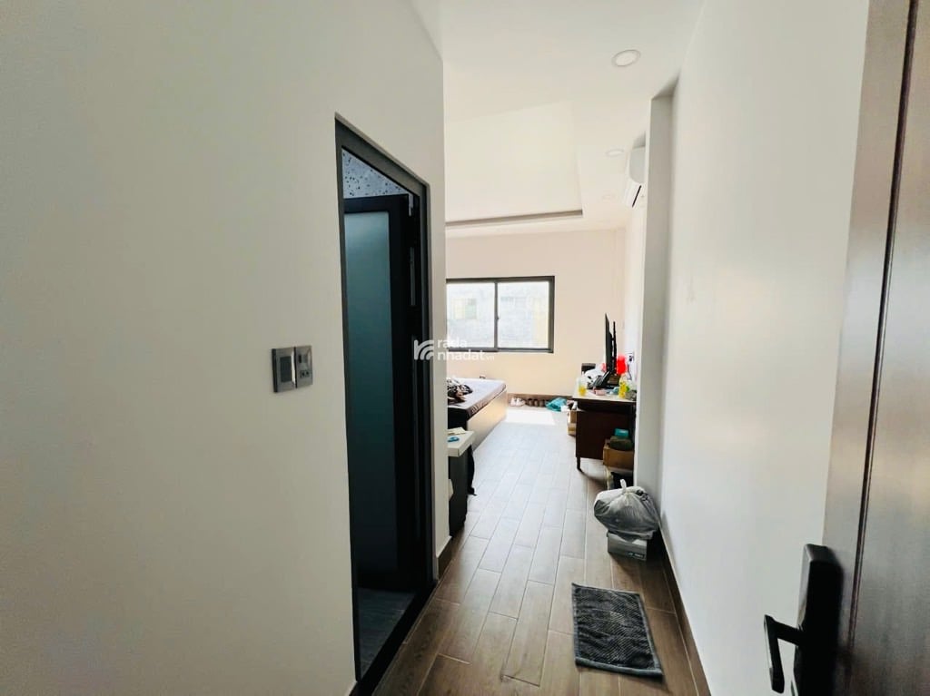 Nhà bán, hẻm rộng 10m, 1 sẹc, 80m2, ngay trung tâm quận Tân Phú. Giá bất ngờ chưa đến 10 tỷ 