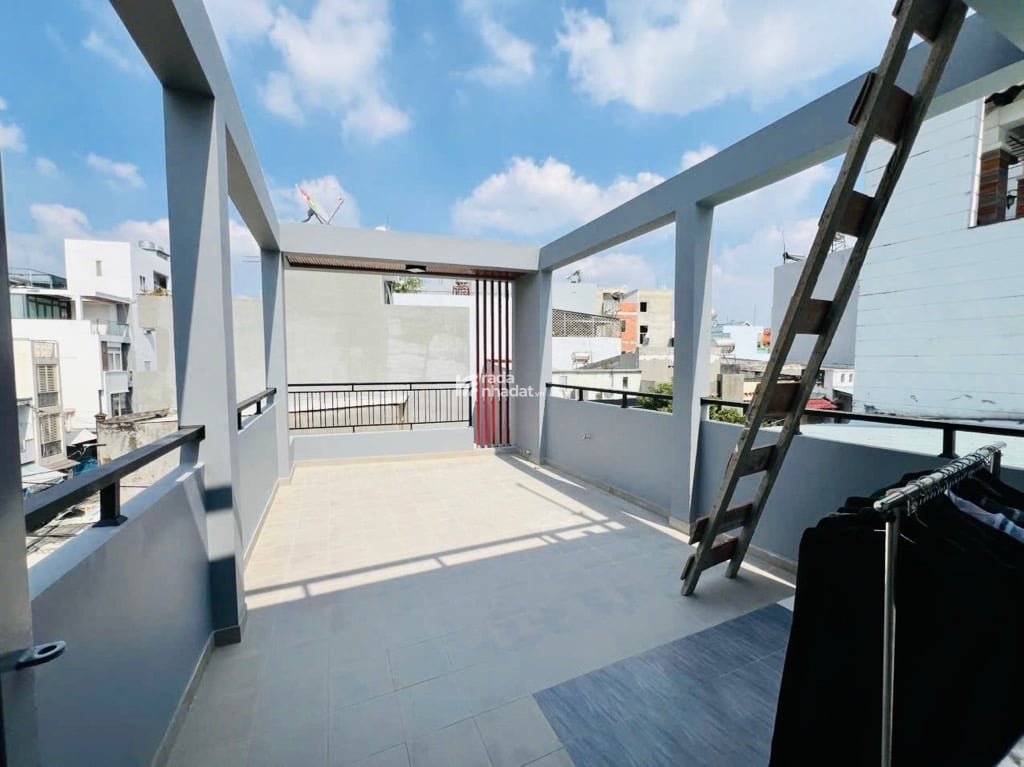 Nhà bán, hẻm rộng 10m, 1 sẹc, 80m2, ngay trung tâm quận Tân Phú. Giá bất ngờ chưa đến 10 tỷ 