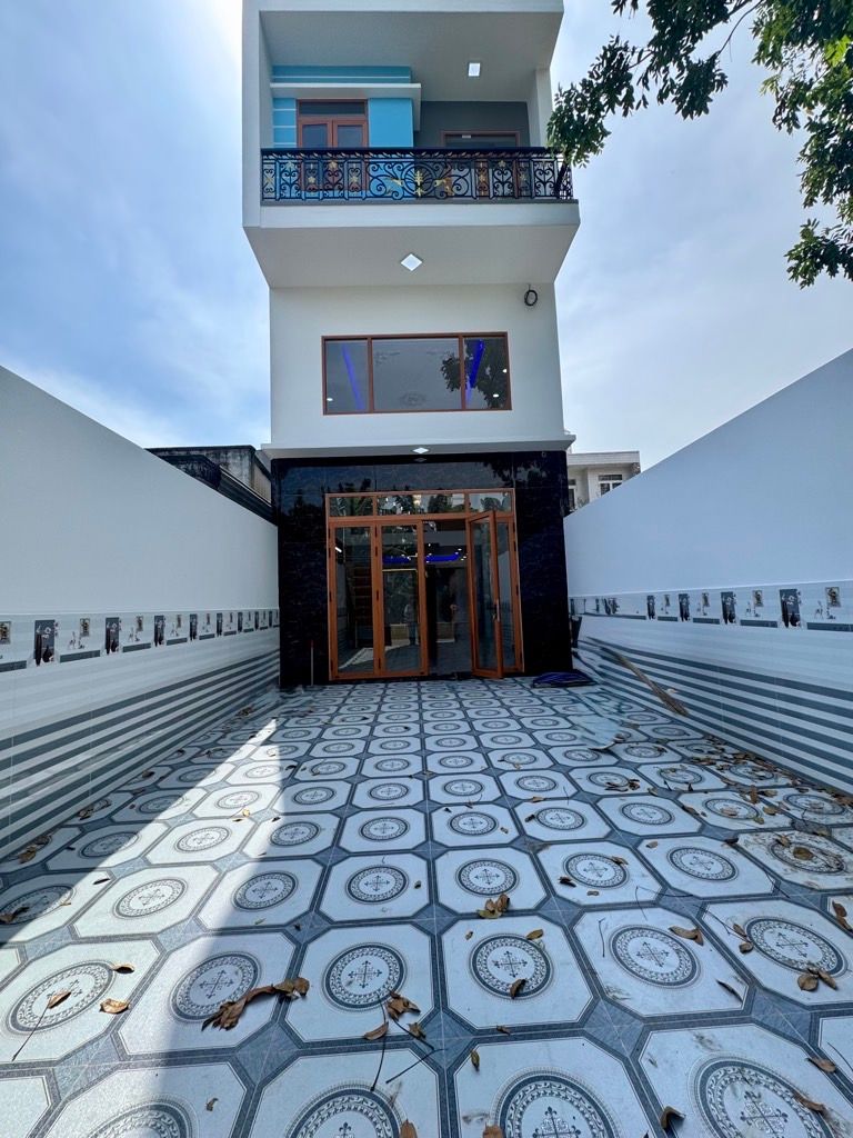 SIÊU PHẨM MẶT TIỀN TAM ĐÔNG - 125 M2- 3 TẦNG- SÂN ĐẬU OTO 7.- HÓC MÔN. Chỉ 6.3 TỶ