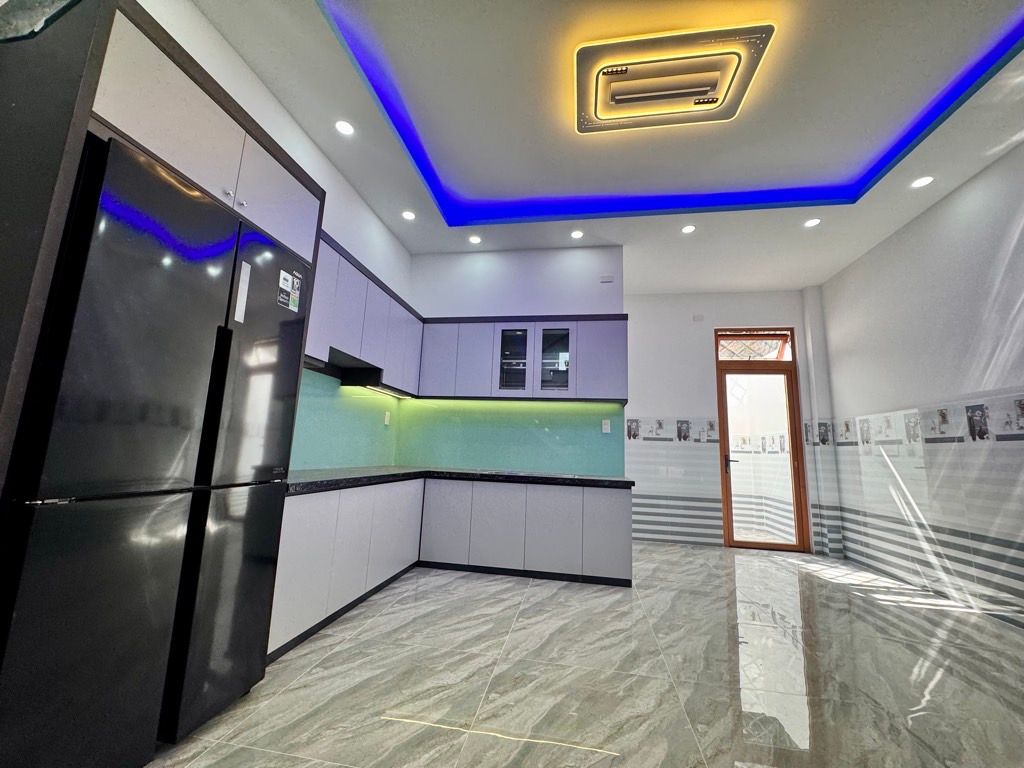 SIÊU PHẨM MẶT TIỀN TAM ĐÔNG - 125 M2- 3 TẦNG- SÂN ĐẬU OTO 7.- HÓC MÔN. Chỉ 6.3 TỶ