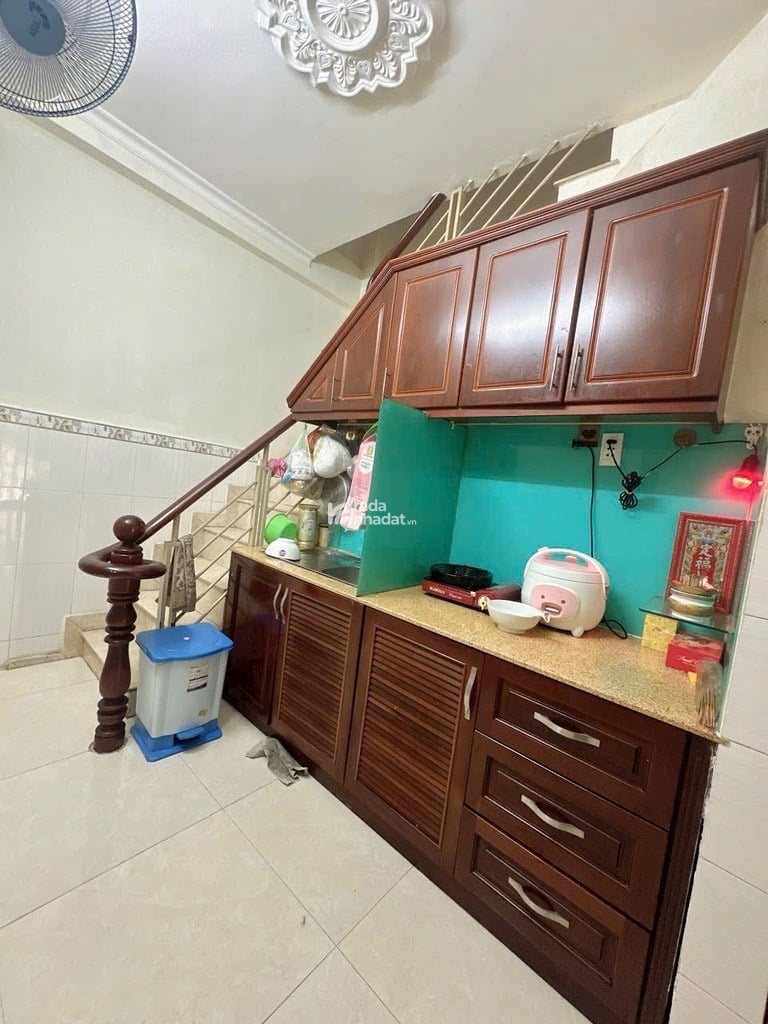 Bán nhà Đoàn Văn Bơ; 24m2; 3 tầng; 2PN; 5 phút đến Quận 1; sổ hồng