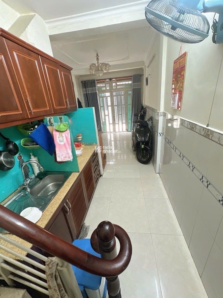 Bán nhà Đoàn Văn Bơ; 24m2; 3 tầng; 2PN; 5 phút đến Quận 1; sổ hồng