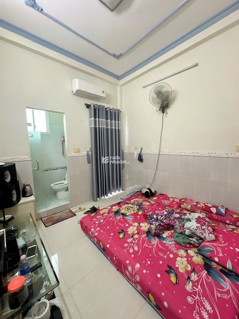 Bán nhà Đoàn Văn Bơ; 24m2; 3 tầng; 2PN; 5 phút đến Quận 1; sổ hồng