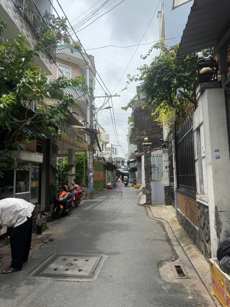 NGUYỄN SỸ SÁCH - TÂN BÌNH - CÁCH 1 CĂN RA HXH      DT:  5.8M x 6.5M - 2 TẦNG       GIÁ:  3T8. TL.  