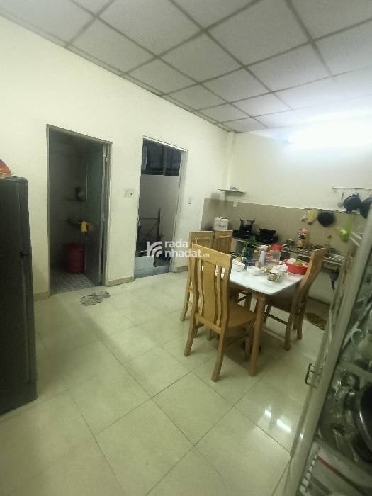 Nhà 1 trệt 1 lửng, DT thực tế 140m2 (ngang 7m, dài 23m) – diện tích sổ 105m2, vuông vức, cực đẹp. •