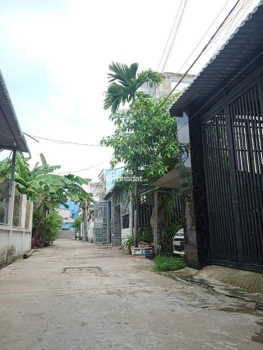 Nhà 1 trệt 1 lửng, DT thực tế 140m2 (ngang 7m, dài 23m) – diện tích sổ 105m2, vuông vức, cực đẹp. •