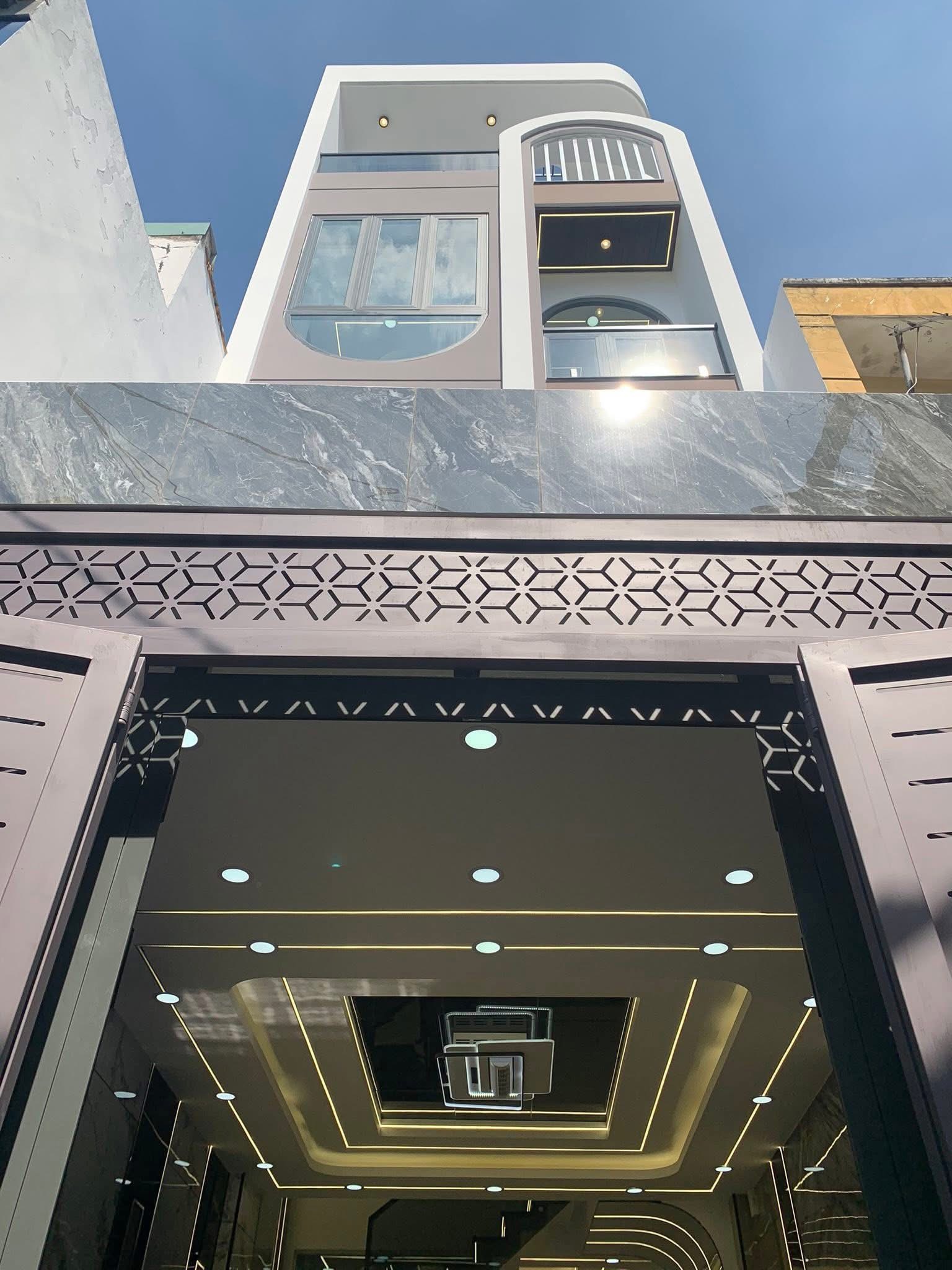 Bán gấp căn nhà tâm huyết Đoàn Văn Bơ - 50m2 - 3tỷ780 TL- bao sang tên SHR