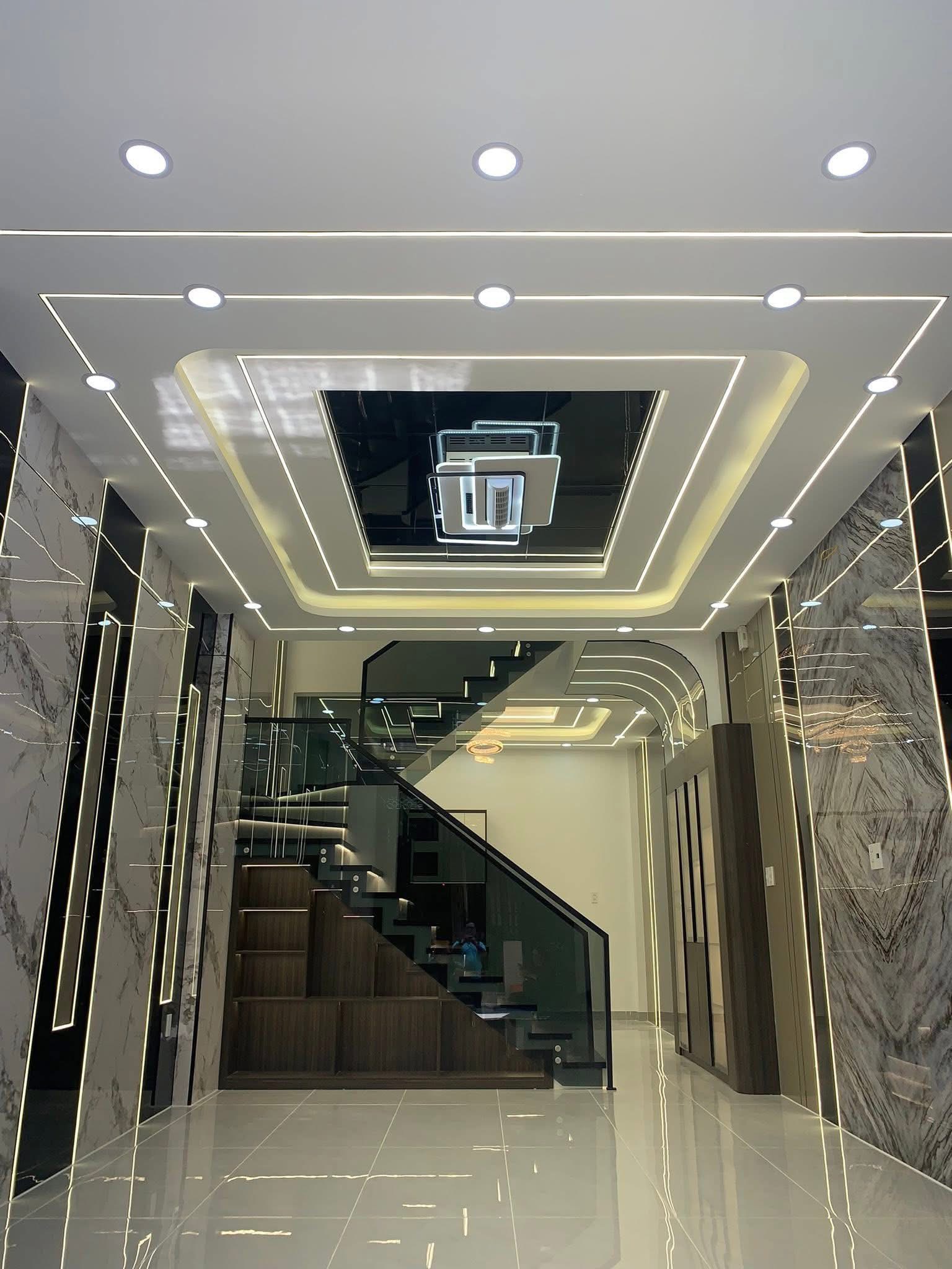 Bán gấp căn nhà tâm huyết Đoàn Văn Bơ - 50m2 - 3tỷ780 TL- bao sang tên SHR