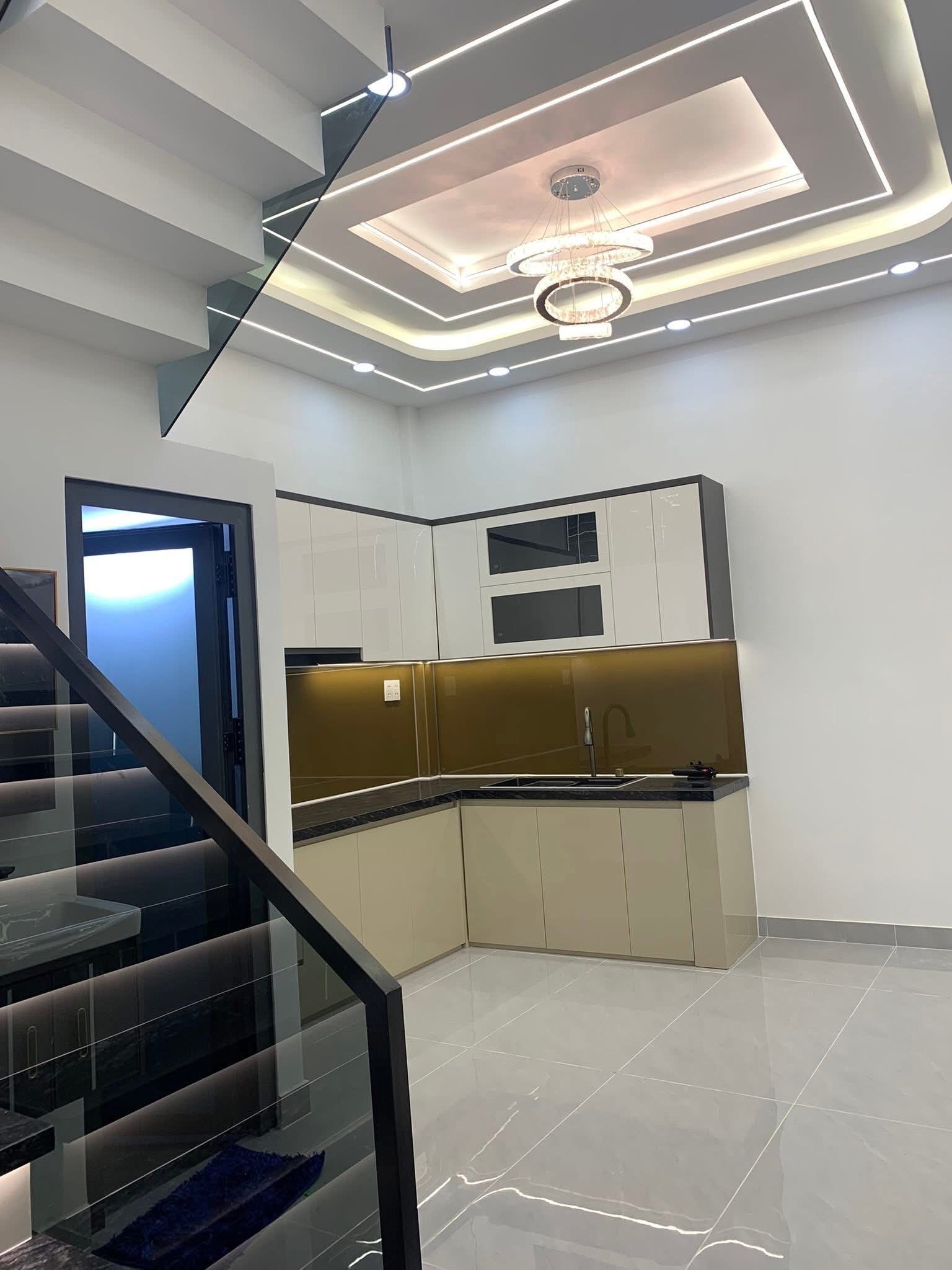 Bán gấp căn nhà tâm huyết Đoàn Văn Bơ - 50m2 - 3tỷ780 TL- bao sang tên SHR