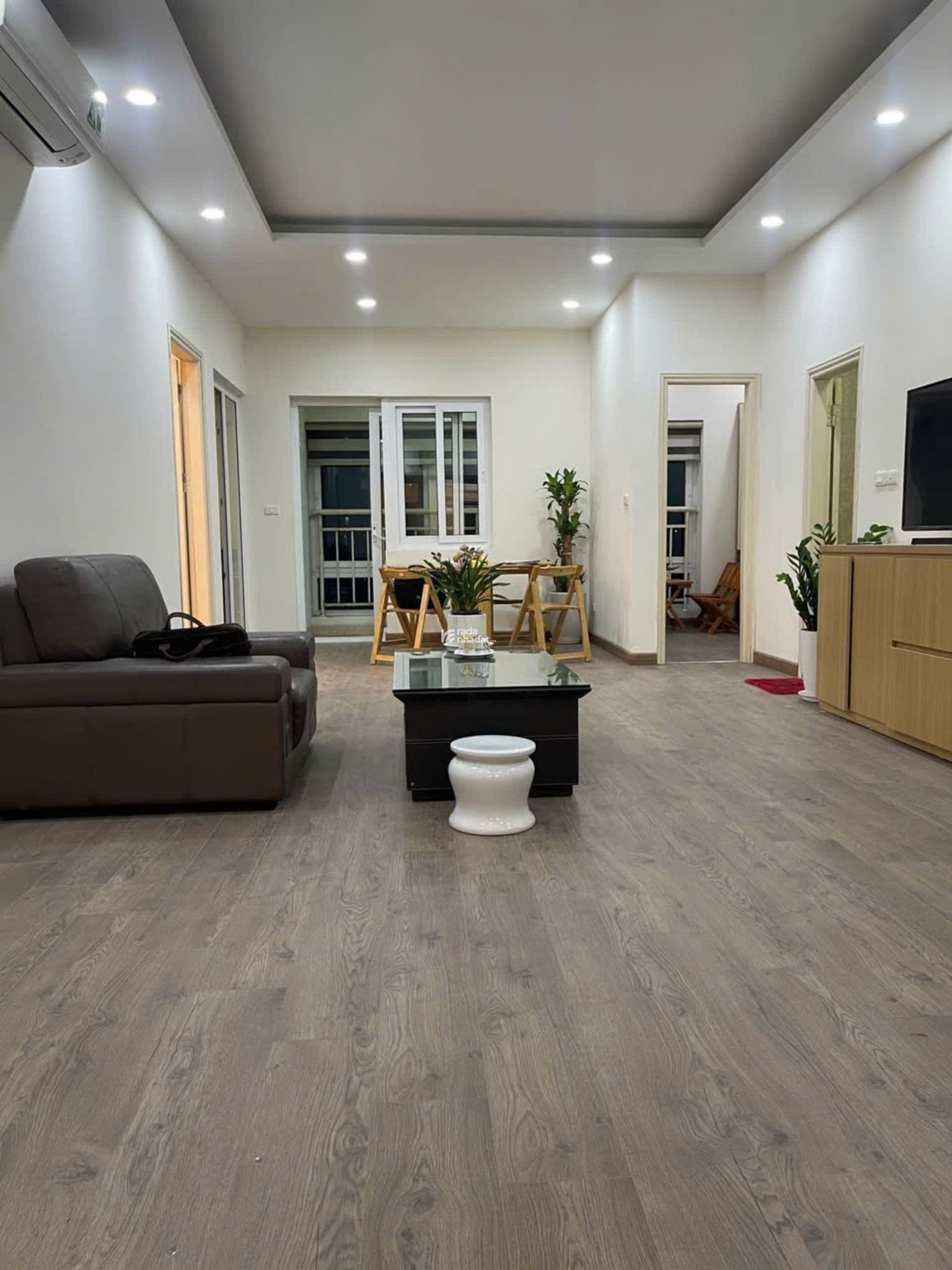 Chính chủ cho thuê căn hộ tại Royal City, 3PN, 136m2, 23 triệu, nội thất full, LH: 0365 691 ***