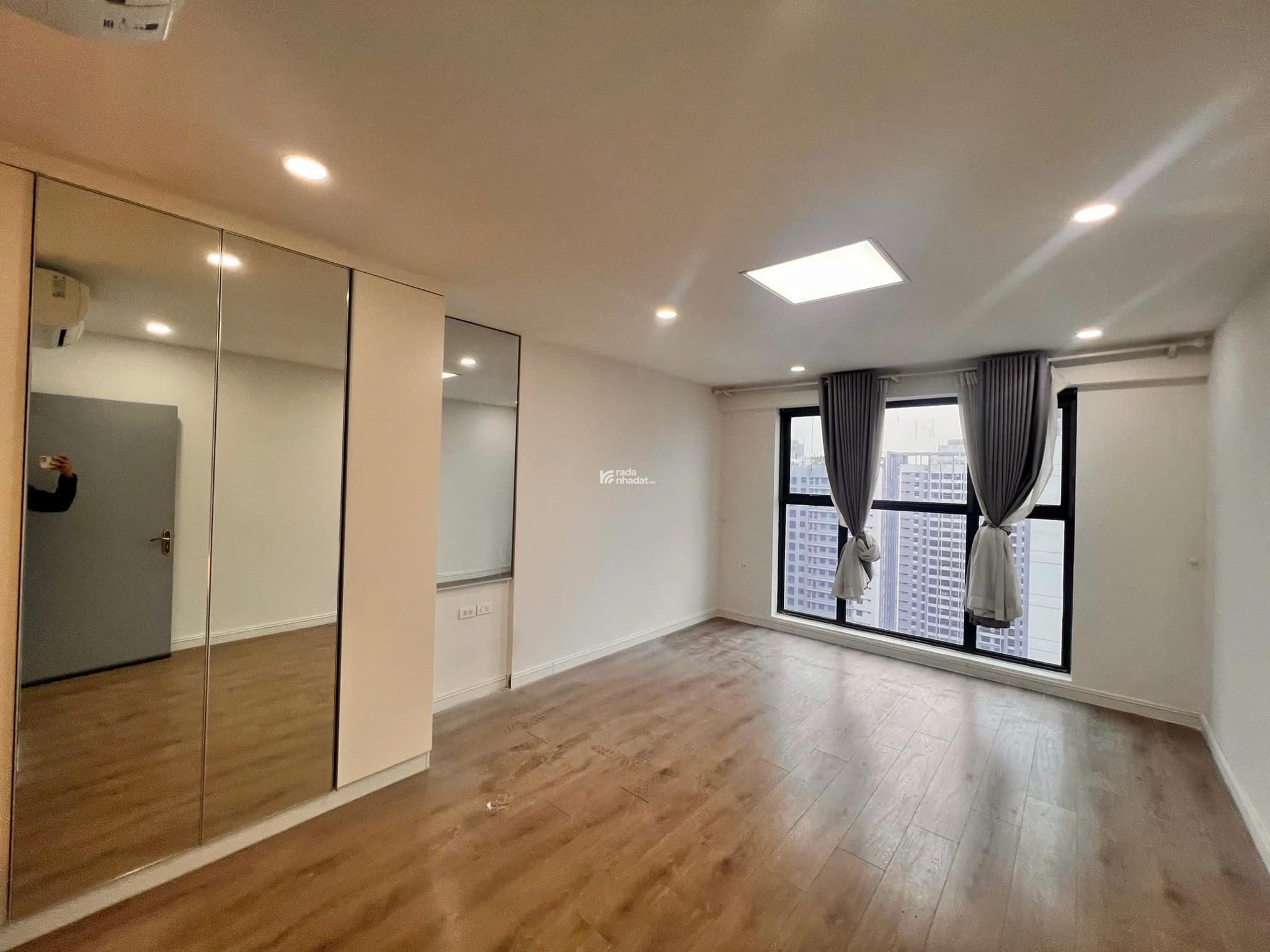 Chính chủ cho thuê căn hộ tại Royal City, 3PN, 136m2, 23 triệu, nội thất full, LH: 0365 691 ***