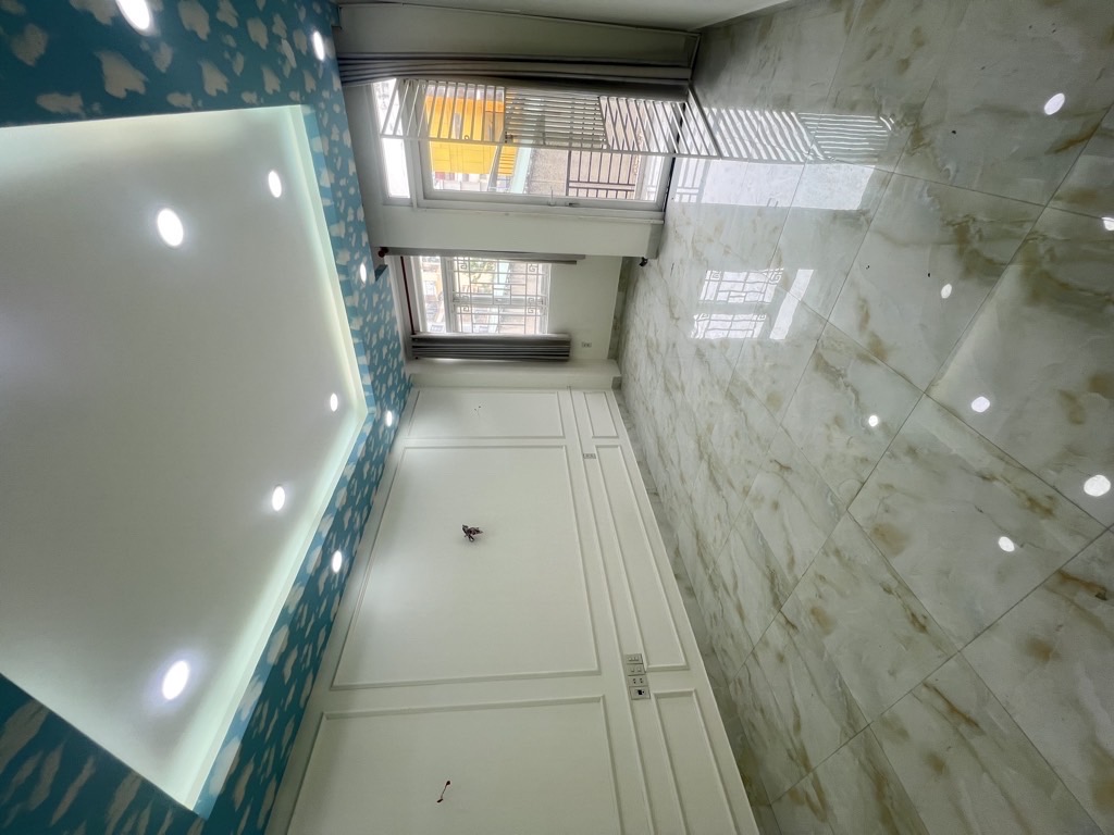 HẺM 6M XE TẢI ĐỖ CỬA - 4 TẦNG BTCT Ở NGAYMô tả: Kết cấu: Trệt, 2 lầu, sân thượng trước sau. Thiế