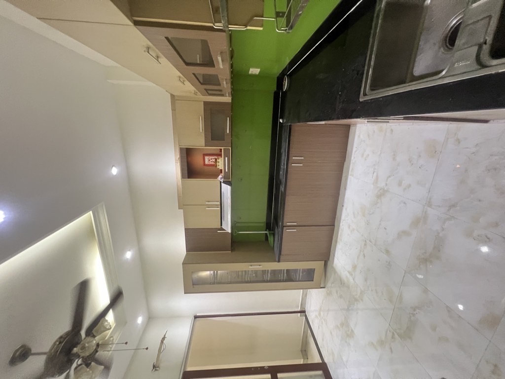 HẺM 6M XE TẢI ĐỖ CỬA - 4 TẦNG BTCT Ở NGAYMô tả: Kết cấu: Trệt, 2 lầu, sân thượng trước sau. Thiế