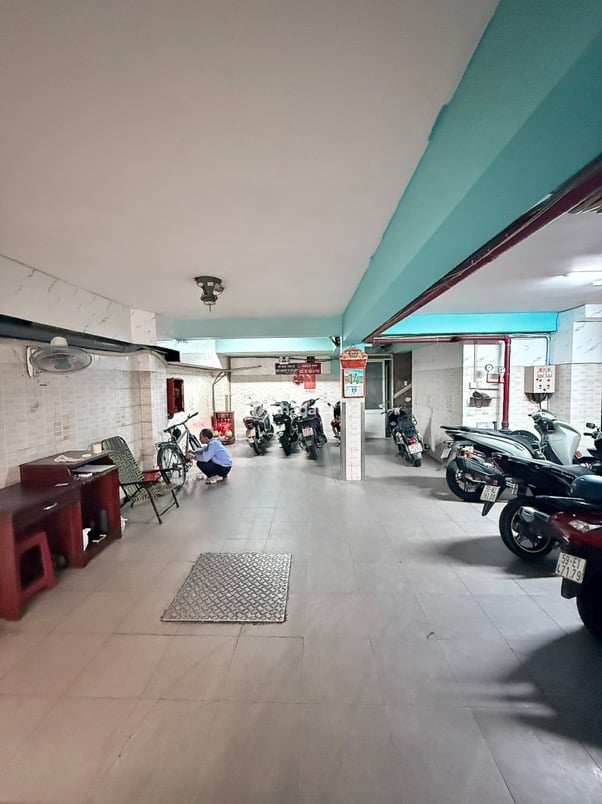 Bán khách sạn 8 tầng 27 PHòng & khu Kinh doanh gần sân bay 