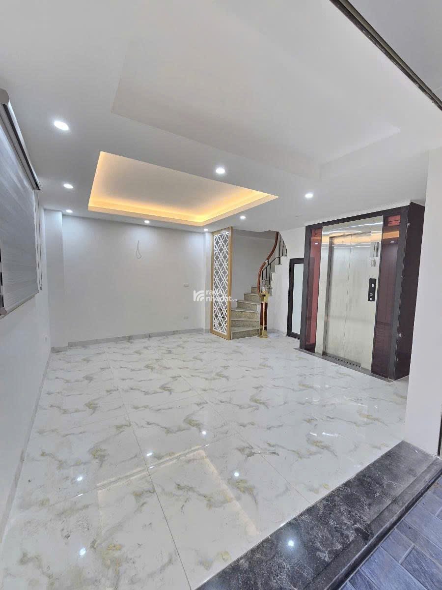 Bán nhà phố Thái Hà DT 38m 6T thang máy, ô tô đỗ cửa full nội thất giá chỉ hơn 10 tỷ